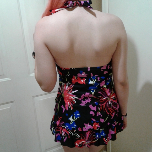 🌺 Like New DIP One Piece Skirted Swimsuit - Picture 2 of 8